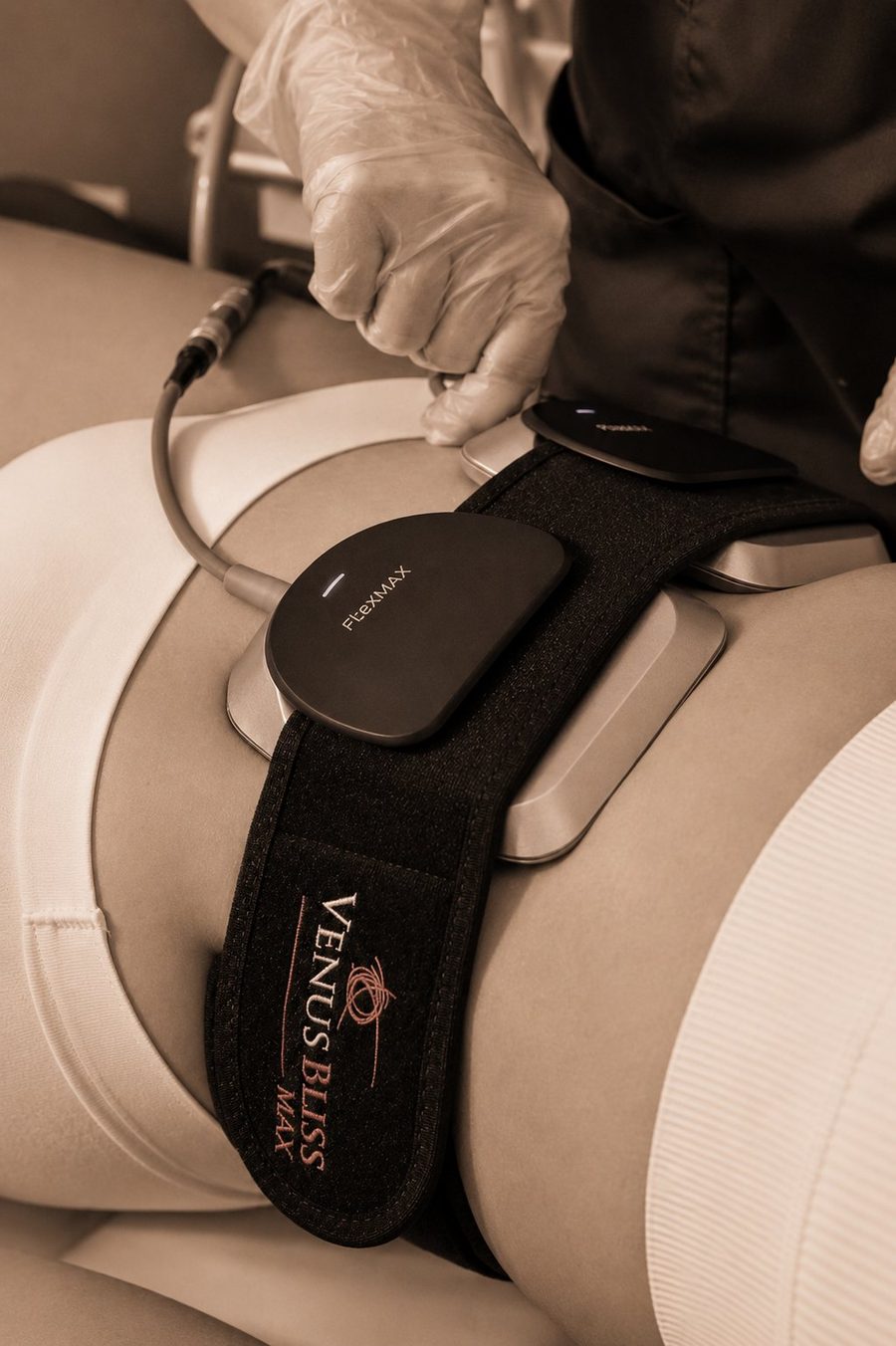 Venus Bliss FlexMax EMS body treatment